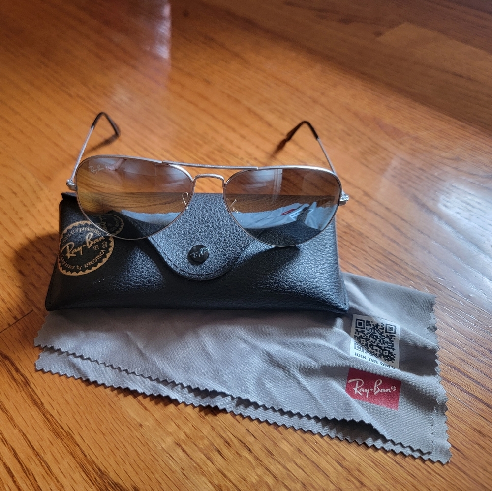 Ray-Ban Aviator Polarized Sunglasses with Case